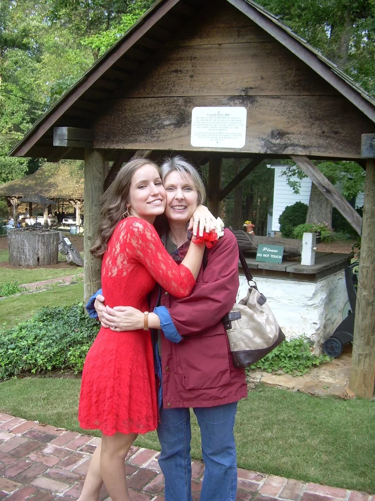 Kelly and her mom together.